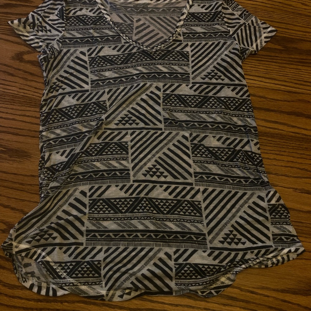 Women’s sz sm sheer Mudd short sleeve black & white